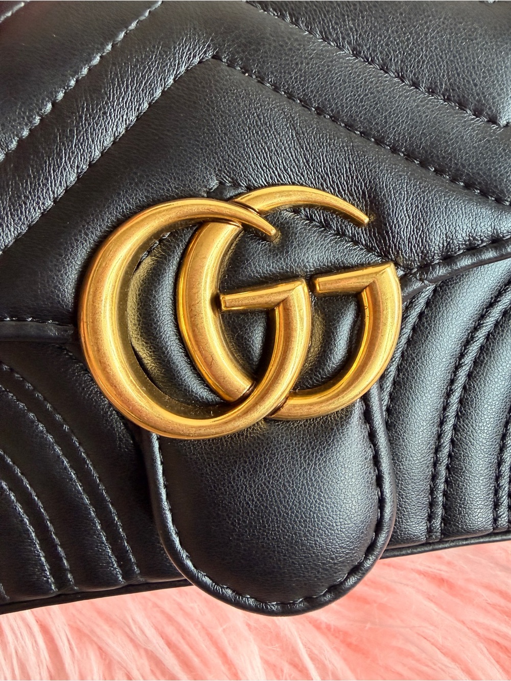 Gucci Black Leather Shoulder Bag with Gold Double G Chain - Picture 2 of 10